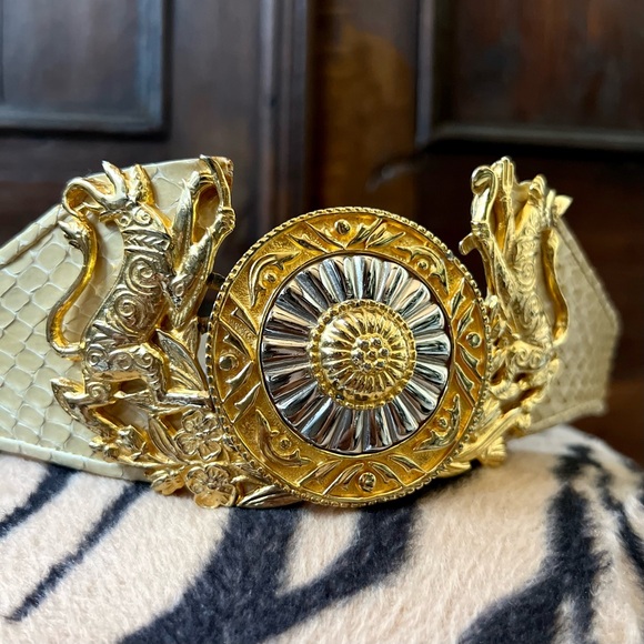 Judith Leiber vintage cream snakeskin medallion belt SM - Picture 3 of 5